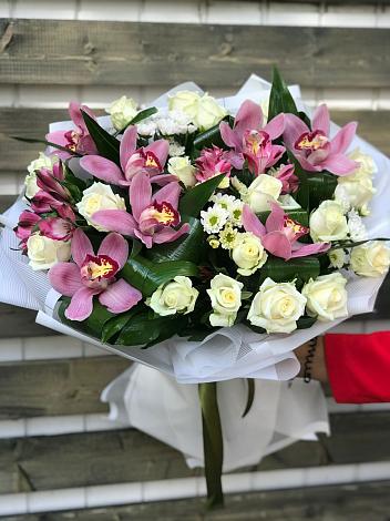 Букет цветов из: Розы и Хризантемы в Поселке станции Бронницы