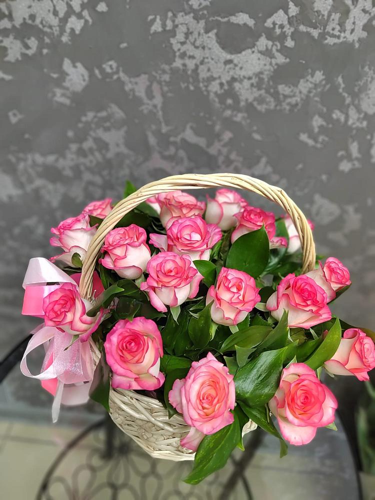 Цветочная композиция из Розы в корзине в Поселке станции Бронницы