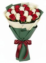 Букет Микс из красных и белых роз в Поселке станции Бронницы