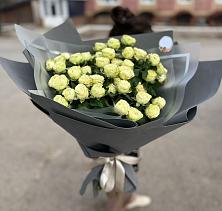 Букет Белые кустовые розы Солинеро в Поселке станции Бронницы