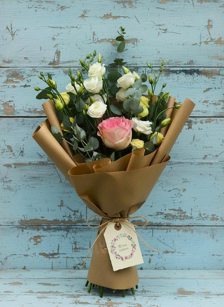 Букет цветов из: Розы и Лизиантусы в Поселке станции Бронницы