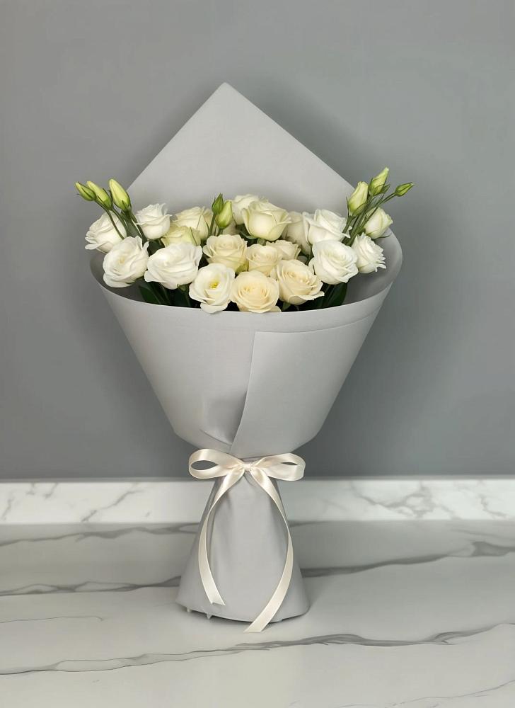 Букет цветов из: Розы и Лизиантусы в Поселке станции Бронницы