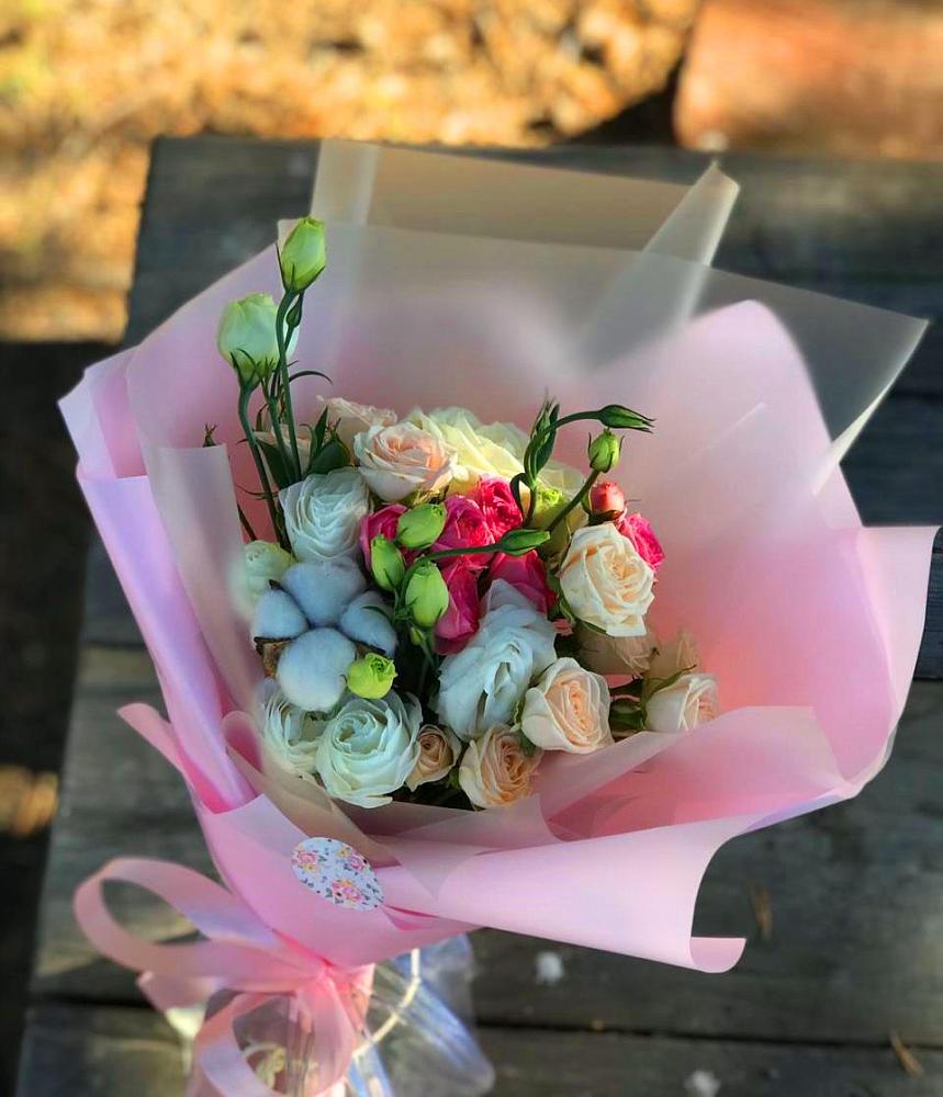 Букет цветов из: Розы и Лизиантусы в Поселке станции Бронницы