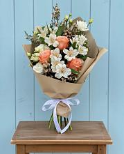 Букет цветов из:  Альстромерии, Лизиантусы, Розы и Хризантемы в Поселке станции Бронницы