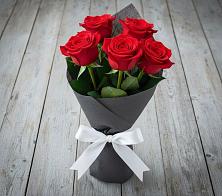 Букет 5 Красных роз Эдлесс Лав в Поселке станции Бронницы
