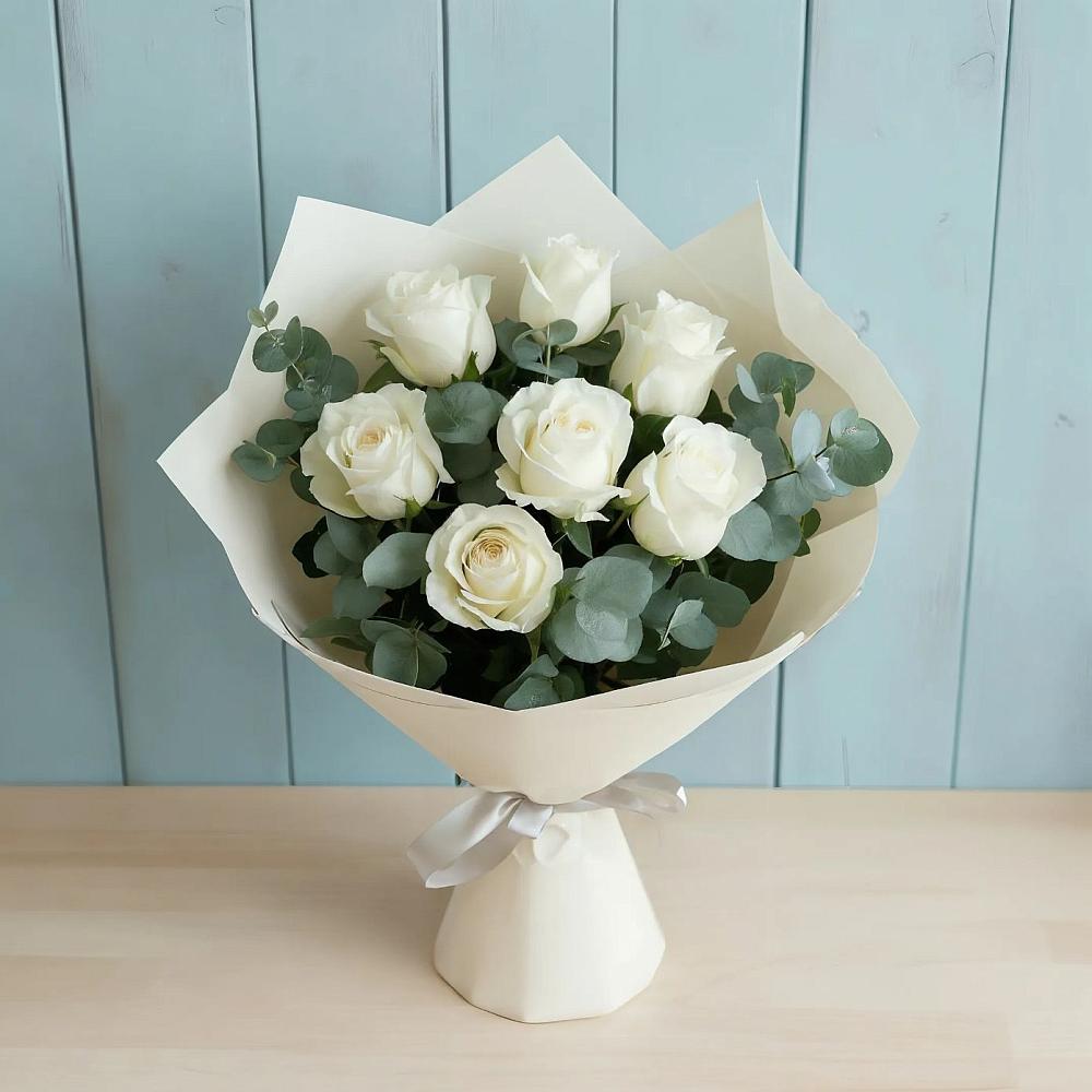 Букет Белые розы в Эвкалипте в Поселке станции Бронницы