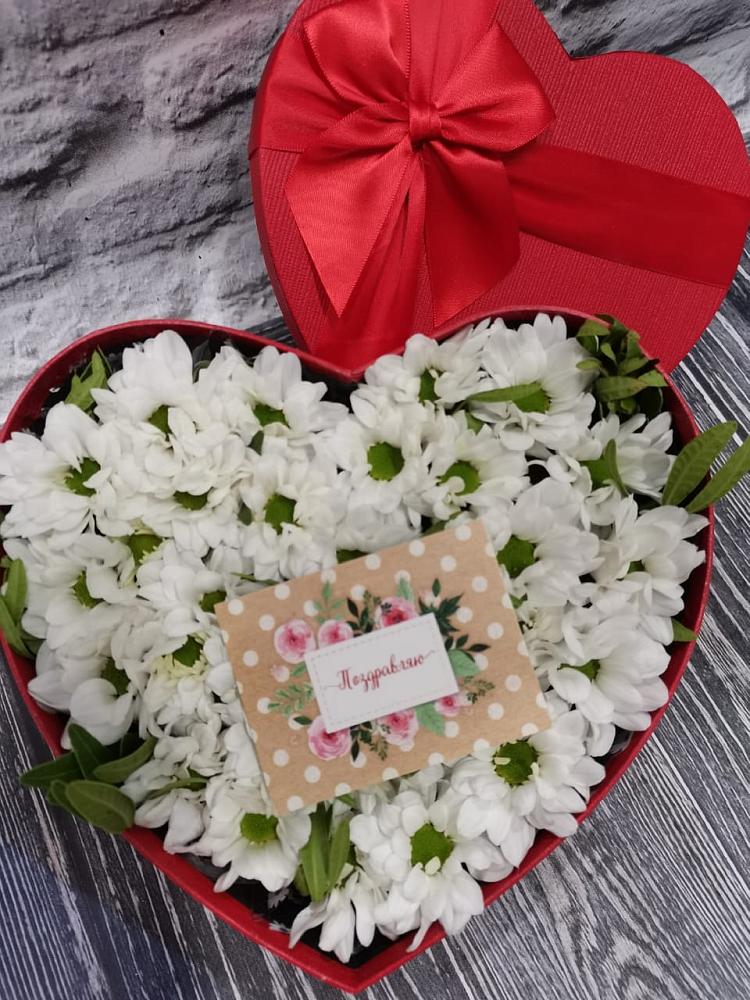 Цветочная композиция из Хризантемы в виде сердца в Поселке станции Бронницы