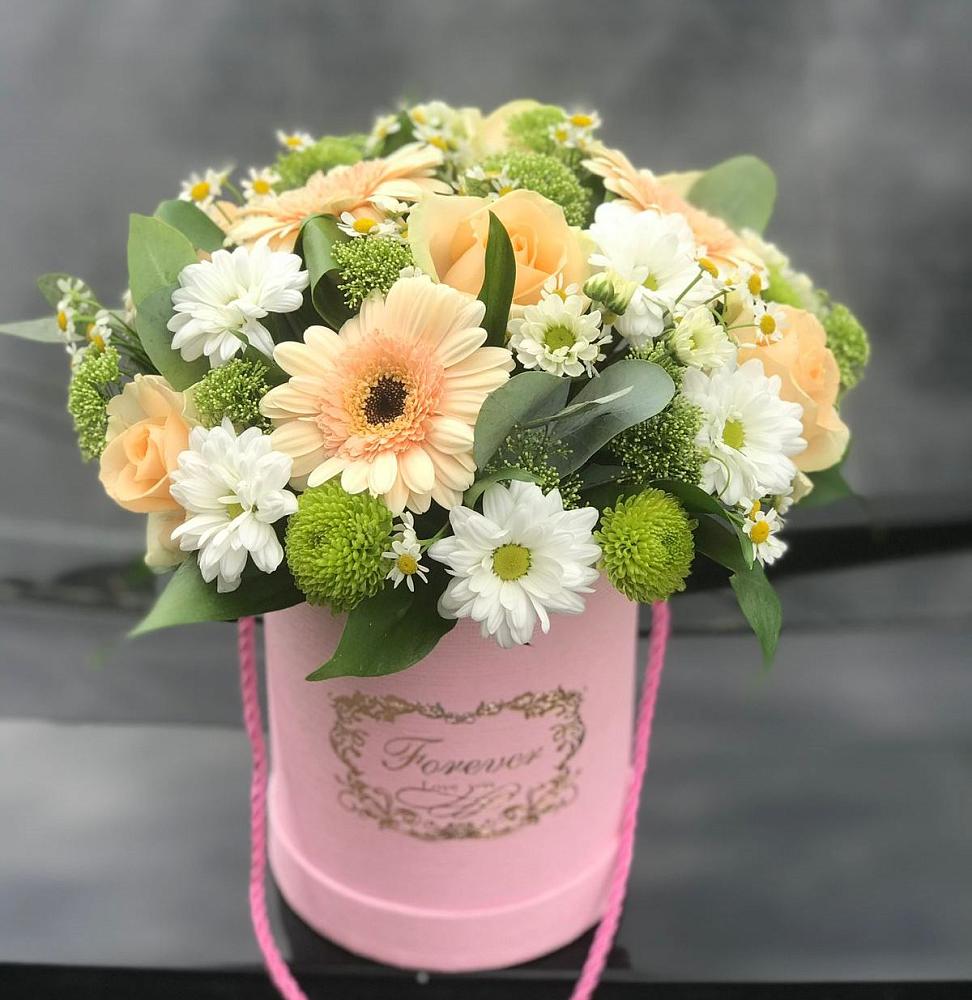 Цветочная композиция из Розы, Герберы и Хризантемы в шляпной коробке в Поселке станции Бронницы